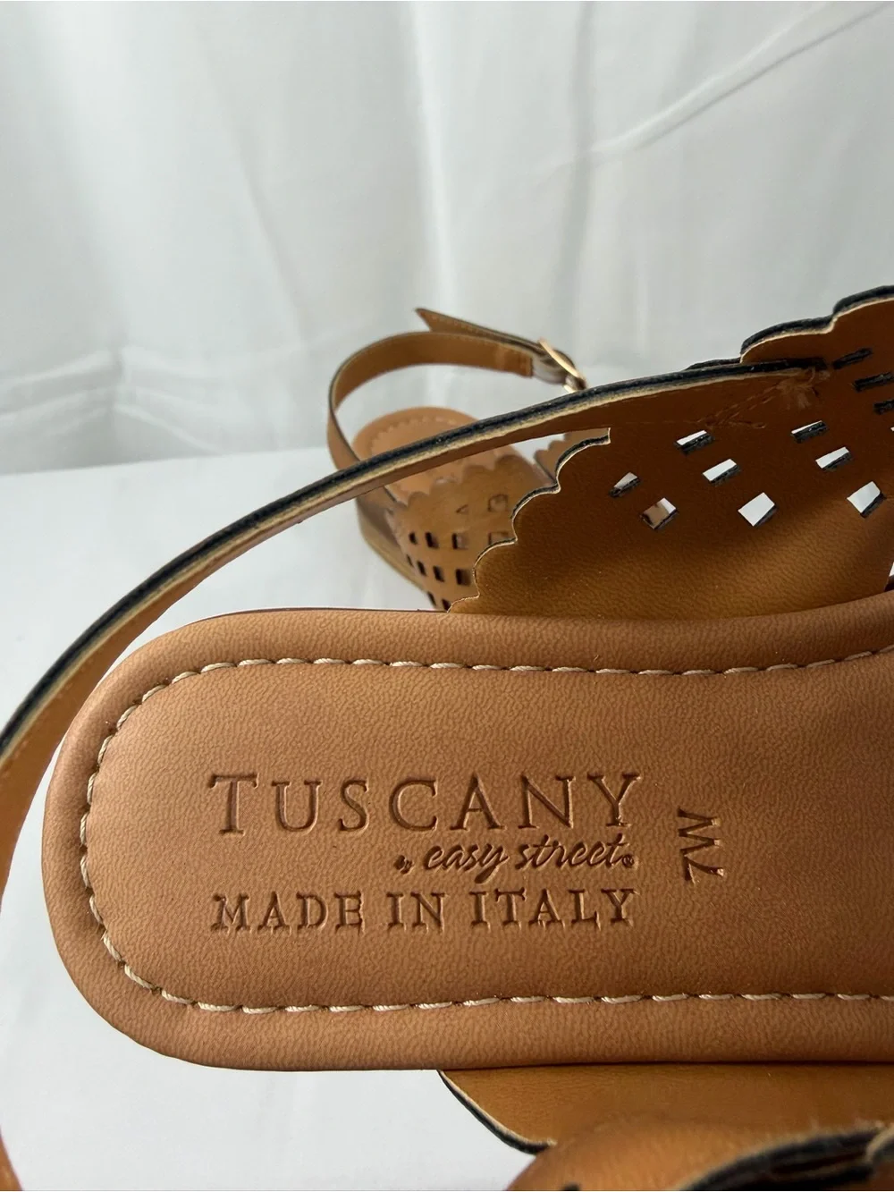 NWT Tuscany East Street Women's Size 7W Tan Cutout Slingback Sandals